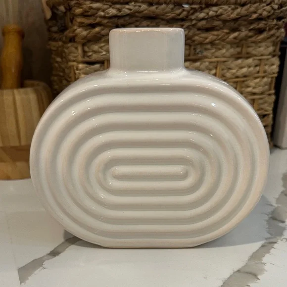 Creamy White ribbed Ceramic Vase with small faux calla lily flowers - Picture 2 of 10